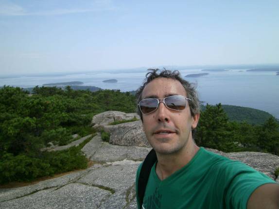 Vista do alto da Precipice Mountain, no Acadia National Park, no Maine, nos Estados Unidos
